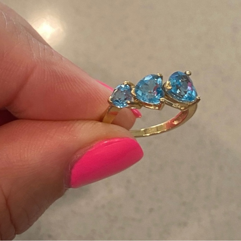 10 Kt blue topaz ring